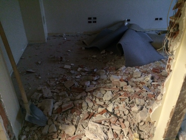 Macerie sul pavimento