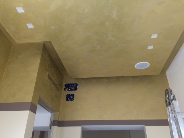 Decorazioni oro al soffitto